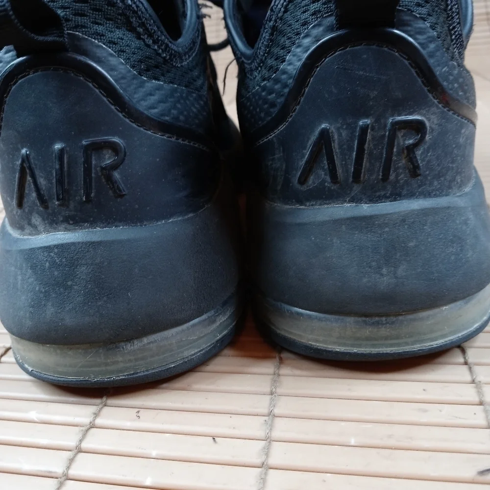 Nike Air Max Motion 2 Men's Running Shoes, AO0266 004 Size 11. 200pm